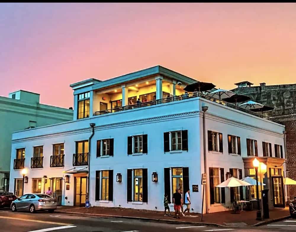 Atlanta restaurant real estate brokers, commercial property, rooftop dining, restaurant space for sa.